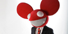 GERARD WAY CANTA PER DEADMAU5