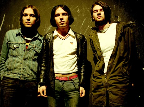 THE CRIBS THE CRIBS ... DIRETTAMENTE DA WAKEFIELD, UN DIKTAT: SVEGLIATEVI!