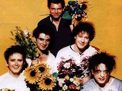 THE CURE ORA IL DARK SI FA POP ... 25 ANNI DI CARRIERA PER I THE CURE